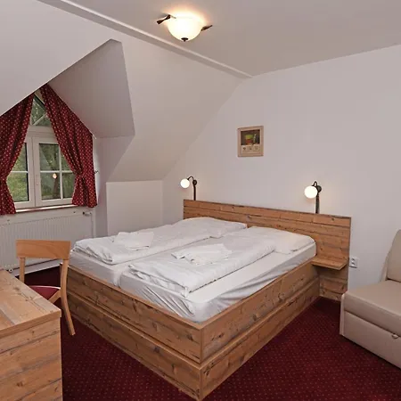 Horsky Konsel Hotel Ricky (Hradec Kralove)